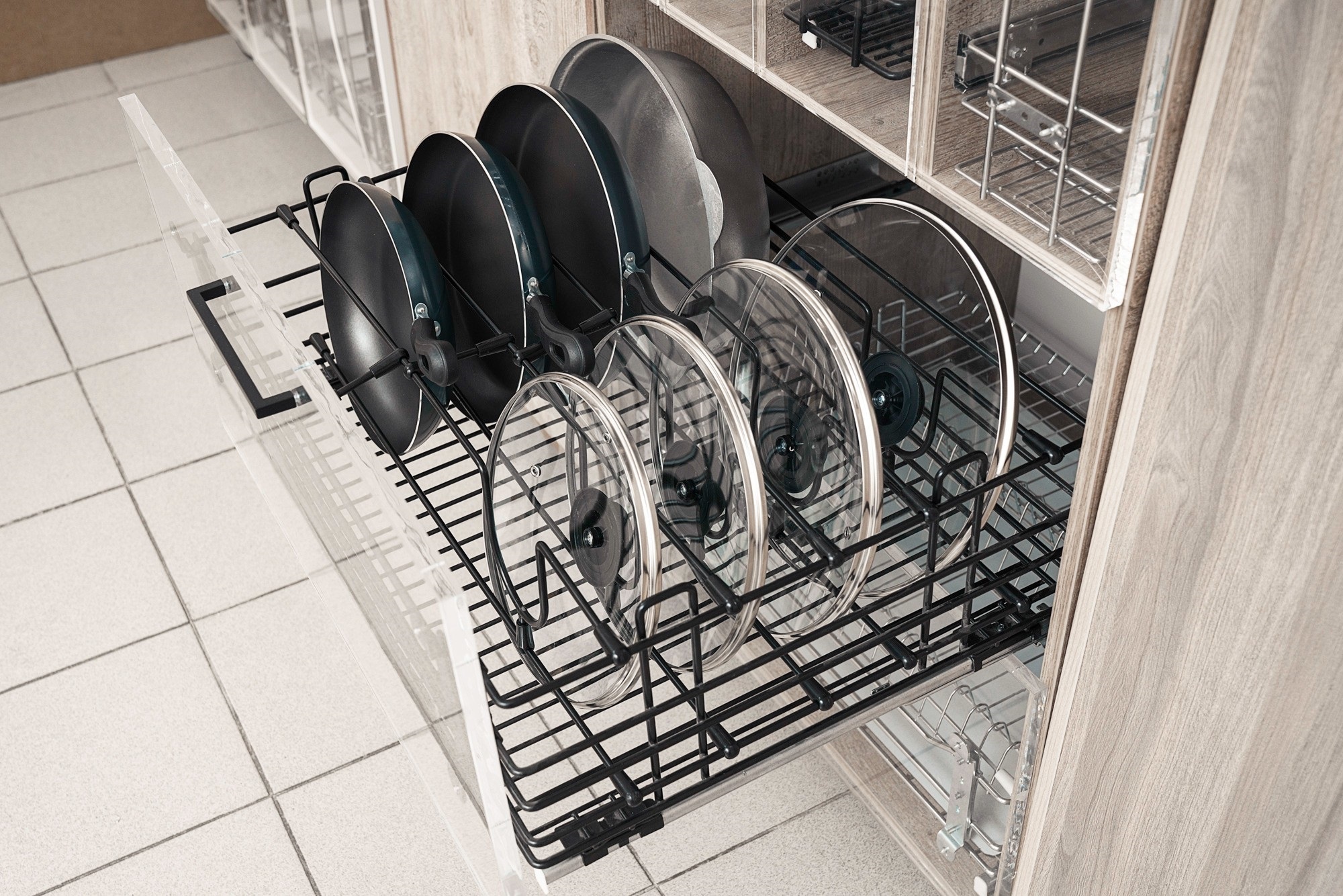 Корзина для хранения сковородок и крышек, база 800мм, направл. ГТВ с доводчиком, черный, Россия