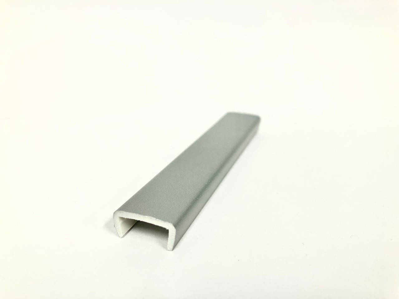 Торцевая заглушка для цоколя, h=100мм, пластик, алюминий гладкий, Россия