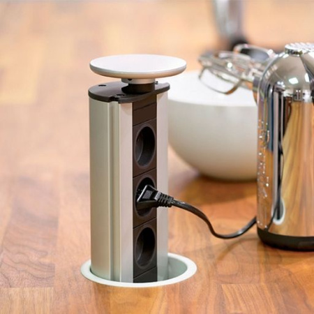 Вертикальная, 3хEURO, Ø100мм, ручное выдвижение, пластик, серый, усовое заземление, шнур 1,5м, GTV