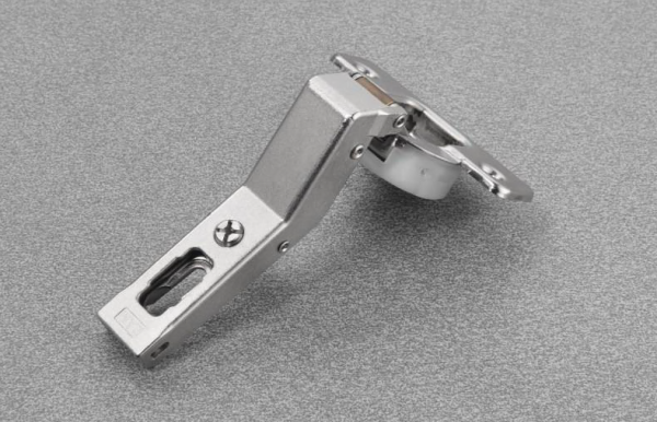 К-т: 2 Петли Silentia+ полунакладных 45*, с доводчиком, 48мм + 2 планки 3мм под шуруп, Salice