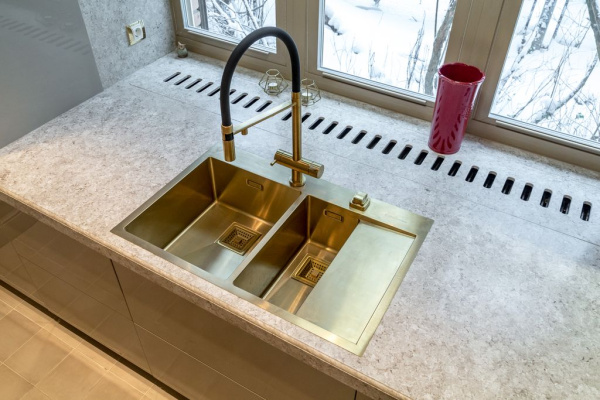 Смеситель Kanto-LG, латунь, светлое золото/черный гибкий шланг