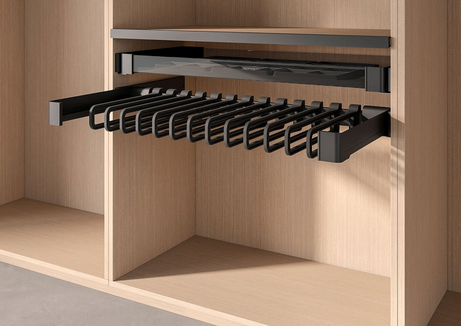 Вешалка для брюк и юбок Конеро, 320мм, W 434-494мм, выдвижная, 5 вешалок, черный, Kessebohmer