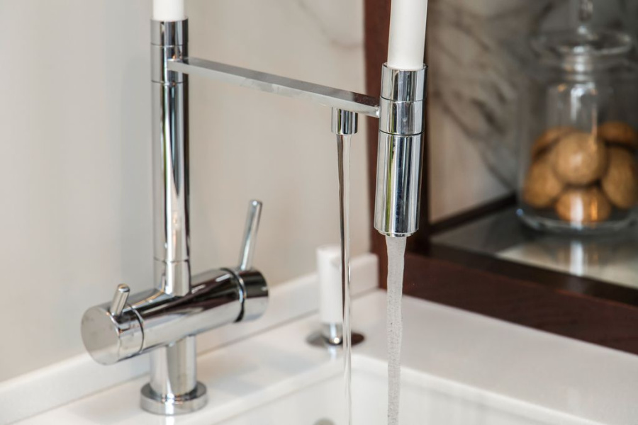 Смеситель Kanto-C, латунь, хром/белый гибкий шланг