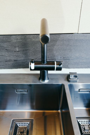 Смеситель Hotaru-GM-WH, латунь, вороненая сталь/белый