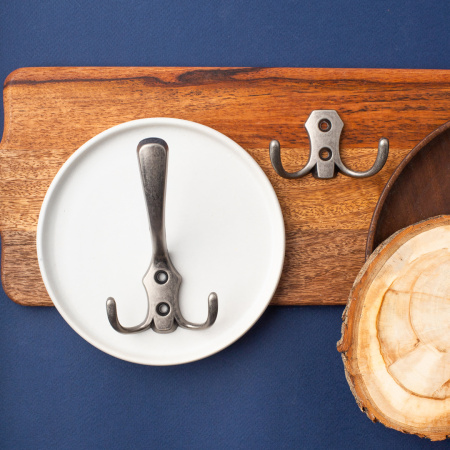 Крючок, KR 0020, двухрожковый, черненый старинный цинк