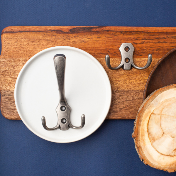 Крючок, KR 0020, двухрожковый, черненый старинный цинк