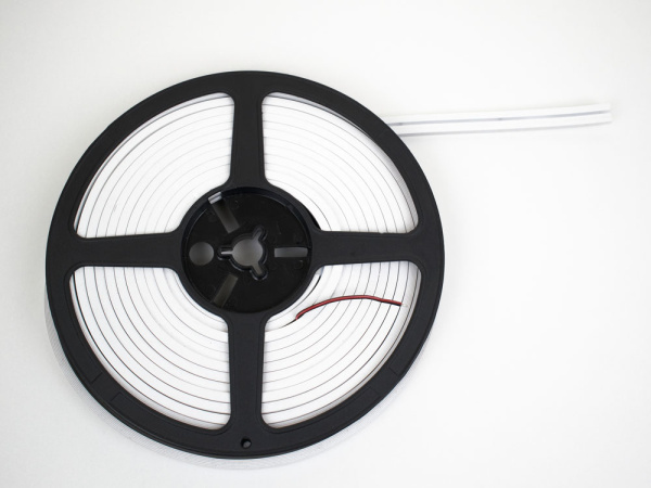 Лента 10х4х5000мм, гибкий силикон, 12В, нейтральный, 6.0Вт, 168 диодов/м, IP65, Jet